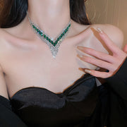 Ensemble de bijoux en cuivre avec boucles d'oreilles et collier en strass