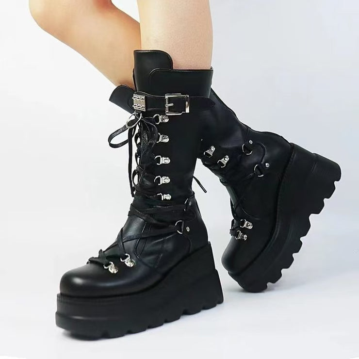 Bottes compensées à lacets en cuir synthétique