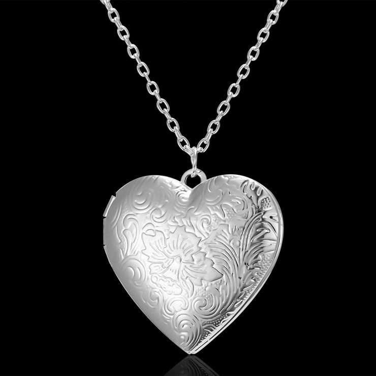 Carved Design Love Necklace Personalized Heart-shaped Photo Frame Pendant Necklace For Women Family Jewelry For Valentine&