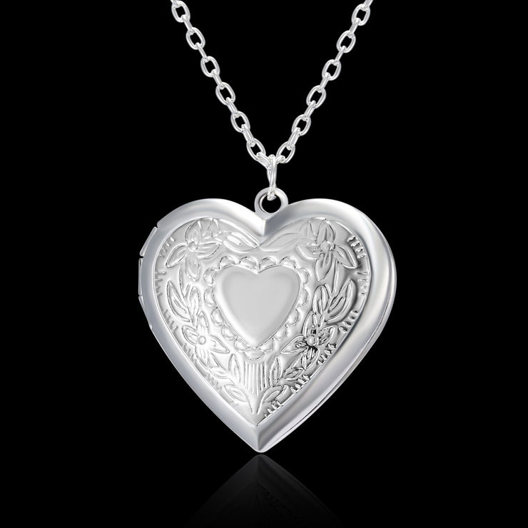 Carved Design Love Necklace Personalized Heart-shaped Photo Frame Pendant Necklace For Women Family Jewelry For Valentine&