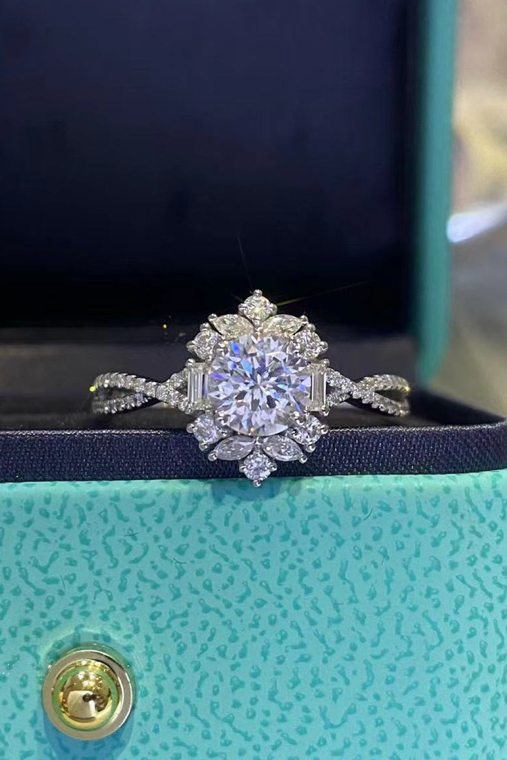 Bague croisée florale en moissanite de 2 carats